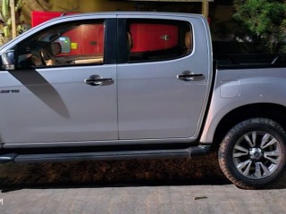 isuzu-d-max-2023-diesel-boite-automatique-fiable-et-robuste
