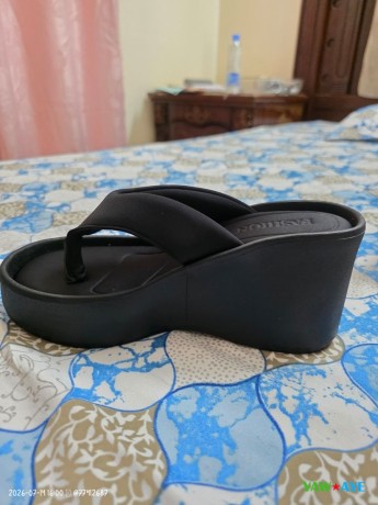 chaussures-neuves-taille-38-chic-et-confortables-big-1