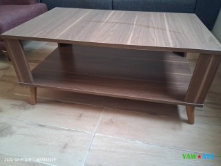 table-basse-moderne-en-bois-avec-etagere