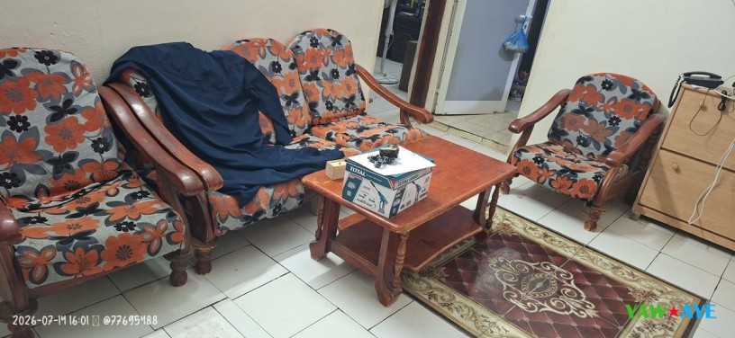 ensemble-table-et-6-chaises-en-bon-etat-big-1
