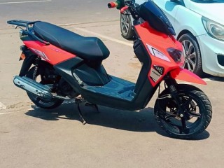 scooter-en-excellent-etat-presque-neuf-moins-dun-an-dutilisation