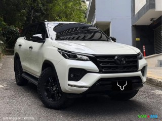 toyota-fortuner-2023-diesel-24l-boite-automatique-suv-robuste