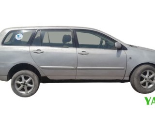toyota-corolla-en-bon-etat-convertible-en-taxi