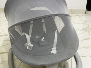 transat-bebe-confortable-avec-harnais-et-moustiquaire