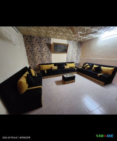 salon-marocain-complet-en-tres-bon-etat-avec-table-basse-big-0