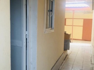 charmante-maison-f4-a-pk12-2-chambres-en-bois-2-en-dur-votre-nouveau-foyer