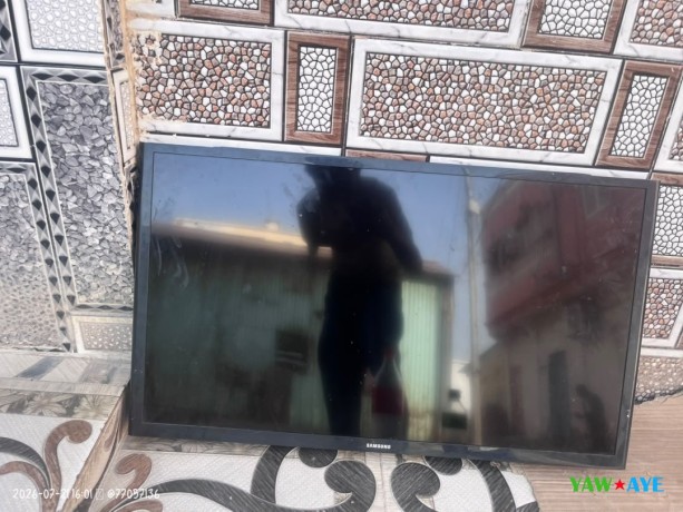 television-ecran-plat-en-excellent-etat-parfait-pour-votre-salon-sur-yawaaye-big-0