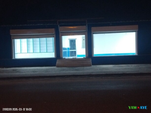 bureau-spacieux-a-louer-a-nelson-mandela-idealement-situe-en-face-du-lycee-lumieres-big-1