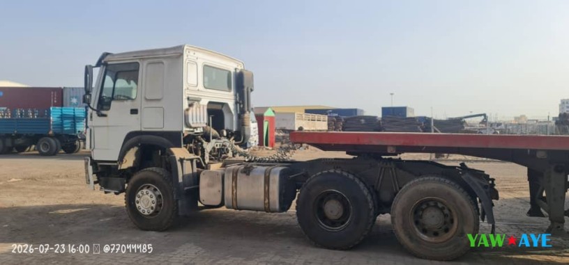camion-howo-371-ch-turbo-diesel-6x4-avec-remorque-puissant-et-pret-a-rouler-big-0