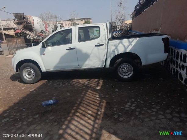 2018-isuzu-d-max-diesel-manual-excellent-condition-yawaaye-deals-big-0