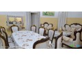 salon-et-salle-a-manger-elegants-avec-tapis-ensemble-complet-pour-votre-decor-small-1