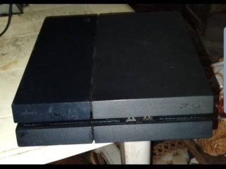 playstation-4-console-in-great-condition-grab-yours-on-yawaaye