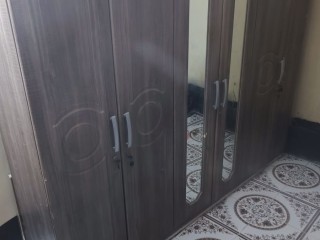 superbe-armoire-neuve-a-6-portes-etat-impeccable