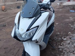 suzuki-burgman-2023-moto-en-excellent-etat-a-saisir-sur-yawaaye