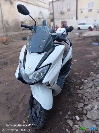suzuki-burgman-2023-moto-en-excellent-etat-a-saisir-sur-yawaaye-big-1