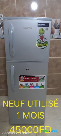 refrigerateur-pratiquement-neuf-sous-garantie-utilise-seulement-1-mois-big-0