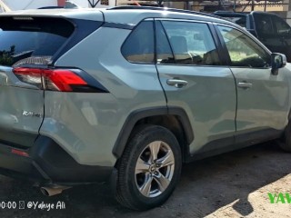 2020-toyota-rav4-essence-suv-impeccable-condition-ready-to-drive