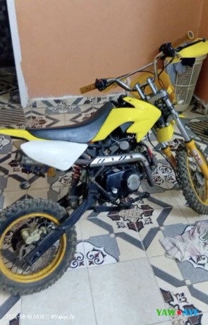 moto-cross-jaune-en-parfait-etat-big-1