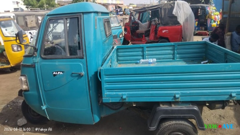 triporteur-mahindra-diesel-neuf-utilitaire-vert-big-0