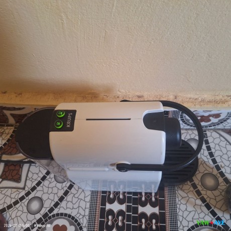 machine-a-cafe-nespresso-krups-compacte-et-peu-utilisee-big-0
