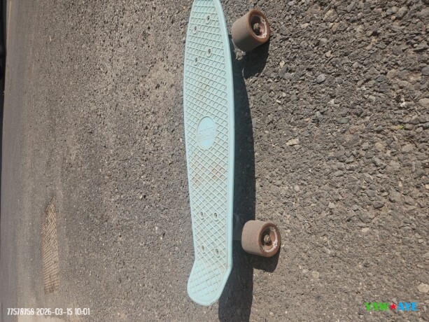 skateboard-en-excellent-etat-a-vendre-pret-a-rouler-sur-yawaaye-big-1