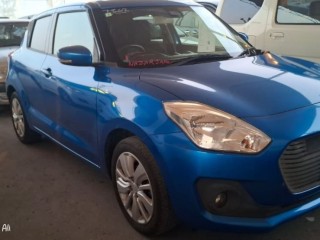 suzuki-swift-2018-essence-automatique-en-bon-etat