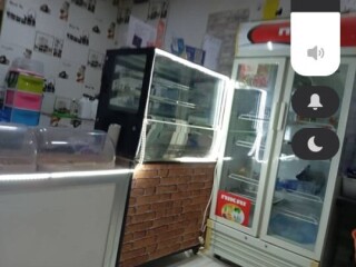 vitrine-a-table-elegante-pour-patisseries-et-boissons-ideale-pour-votre-commerce-sur-yawaaye