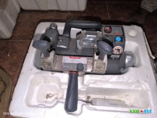 machine-de-copie-de-cles-pour-maison-et-voiture
