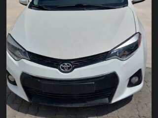 2016-toyota-corolla-pristine-white-automatic-transmission-like-new-condition