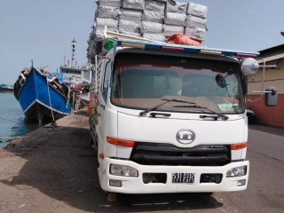 camion-ud-trucks-essence-boite-manuelle-bon-etat