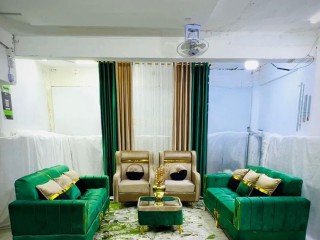 salon-neuf-en-velours-vert-emeraude-et-beige