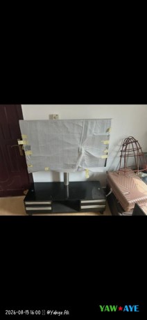 meuble-tv-noir-avec-tele-prix-negociable-big-0