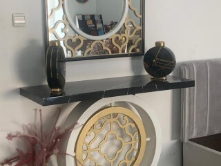 elegantes-consoles-et-miros-de-prestige-pour-un-interieur-chic-sur-yawaaye