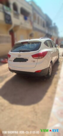 urgent-sale-immaculate-hyundai-santa-fe-for-850000-fdj-contact-via-whatsapp-253-77-64-47-90-big-0