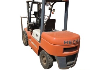 chariot-elevateur-3t-ideal-pour-levage-et-depotage-de-conteneurs-sur-yawaaye