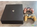 ps4-pro-noir-console-manette-gaming-a-son-apogee-sur-yawaaye-small-1