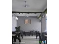 restaurant-amenage-avec-terrasse-en-zone-commerciale-small-1