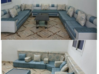 salon-complet-en-bon-etat-avec-table-et-tableaux