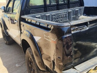 superb-2015-toyota-hilux-for-sale-unbeatable-performance-style