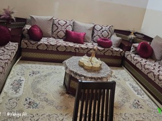 salon-marocain-traditionnel-elegance-et-confort-en-bon-etat-sur-yawaaye