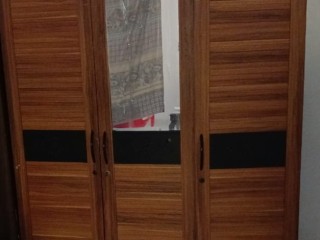 armoire-3-portes-avec-miroir-etat-impeccable-a-saisir-sur-yawaaye