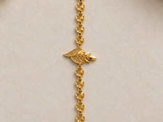 elegant-bracelet-femme-en-or-21-carats-avec-motif-feuilles-chic-et-raffine-sur-yawaaye