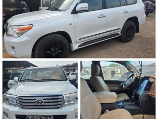 toyota-v8-en-excellent-etat-avec-boite-automatique-et-climatisation-a-saisir-sur-yawaaye