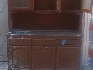 armoire-en-bois-de-cuisine-elegante-en-excellent-etat-a-saisir-sur-yawaaye