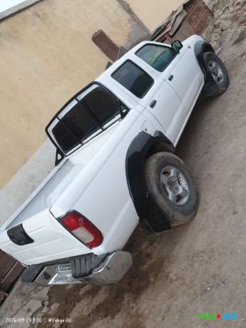 nissan-hardbody-en-parfait-etat-avec-climatisation-a-ne-pas-manquer-big-1