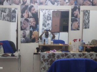 salon-de-coiffure-pour-hommes-emplacement-ideal-equipement-pret-a-lemploi