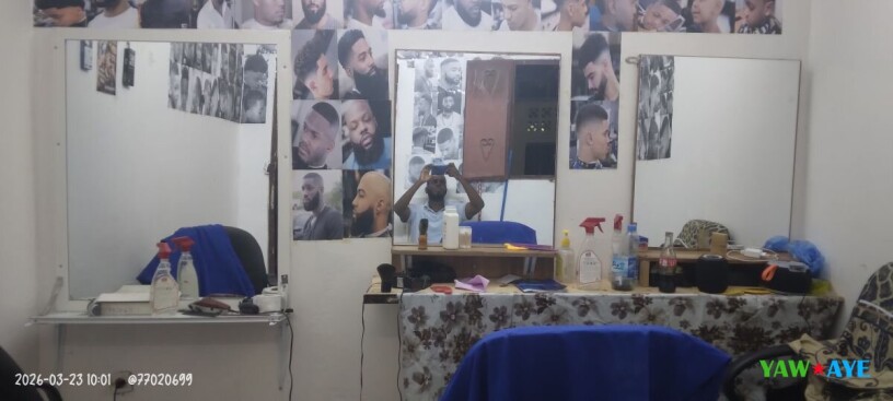 salon-de-coiffure-pour-hommes-emplacement-ideal-equipement-pret-a-lemploi-big-1