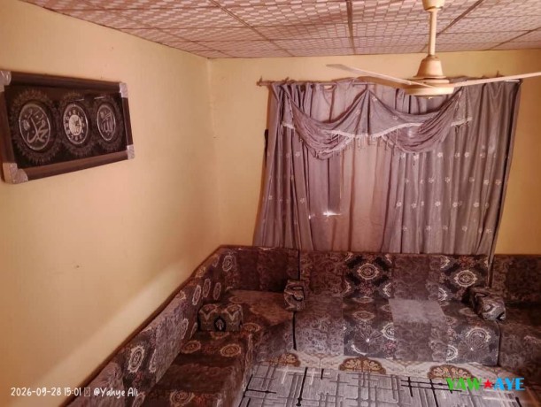 salon-complet-marron-avec-coussins-etat-impeccable-a-saisir-sur-yawaaye-big-0