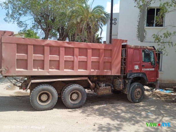 2016-sinotruck-dump-truck-diesel-manual-transmission-heavy-duty-performance-big-1