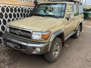 toyota-land-cruiser-4x4-diesel-durable-well-maintained-adventure-ready